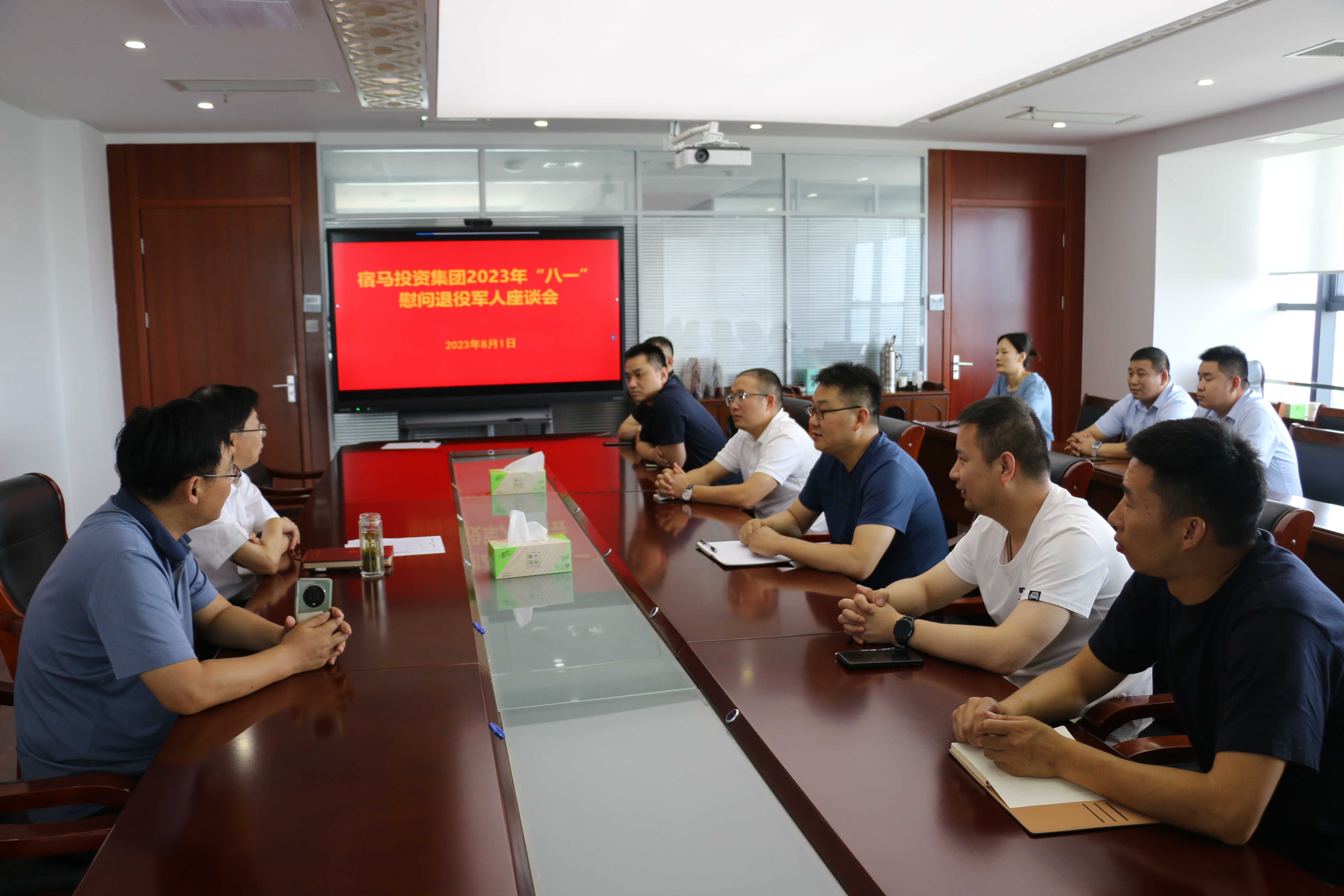 bv伟德源自英国始于1946集团开展“八一”慰问退役军人活动(图1)